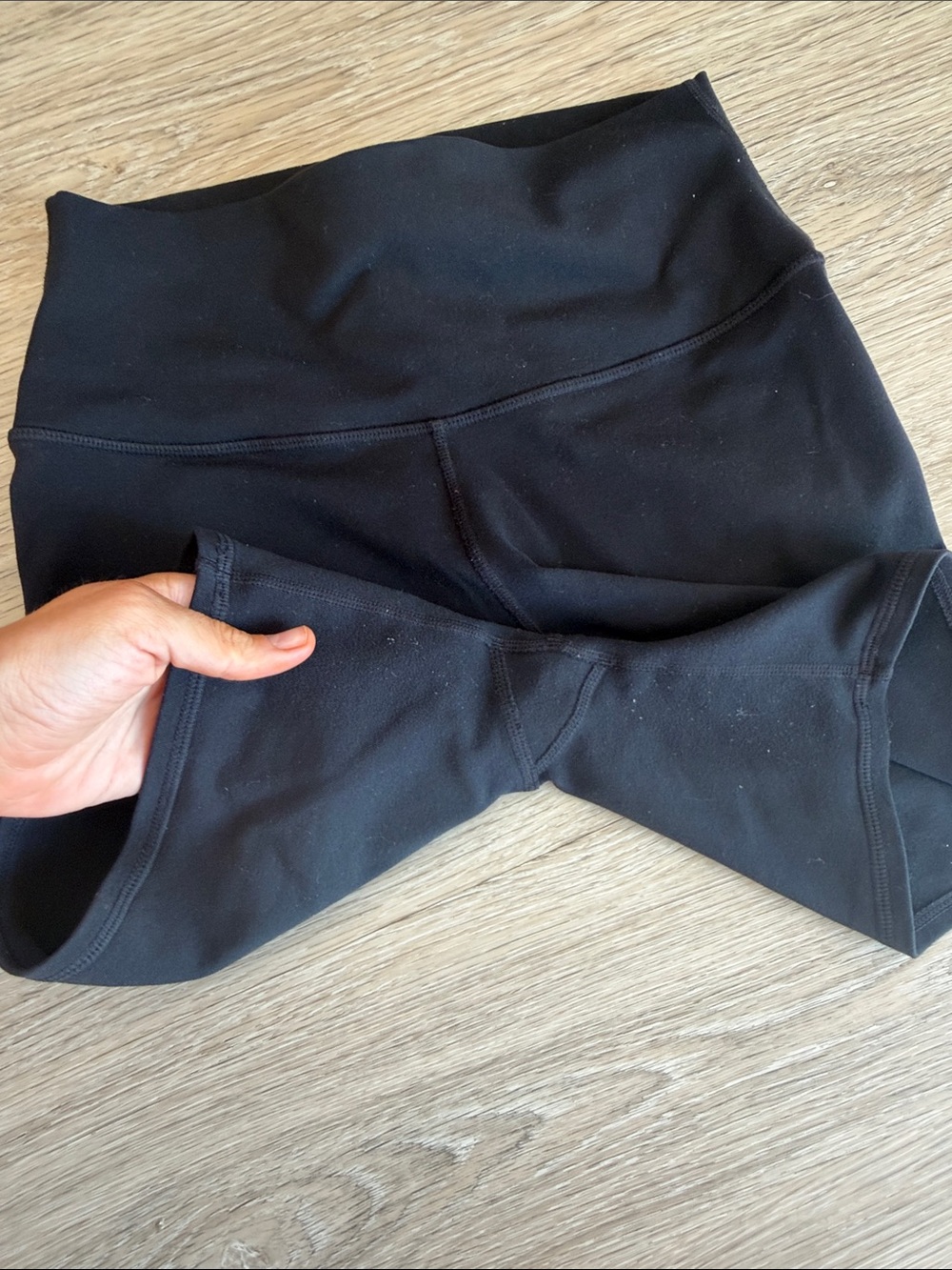 ALO 5” Airbrush Black High-Waist Biker Short - Picture 3 of 4